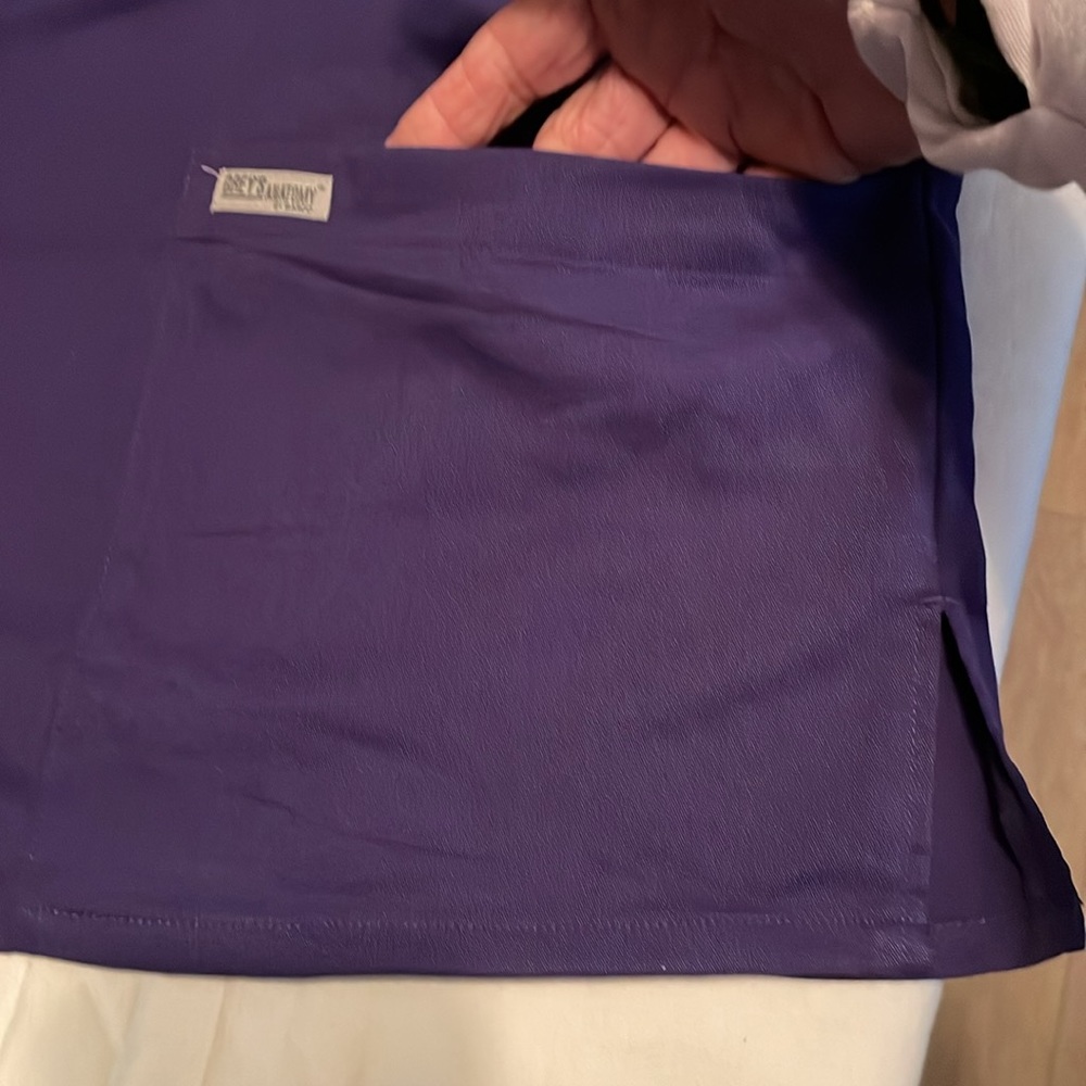 Grey’s Anatomy by Barco women’s scrubs top, purple, size 2X. NWT. - Picture 3 of 9